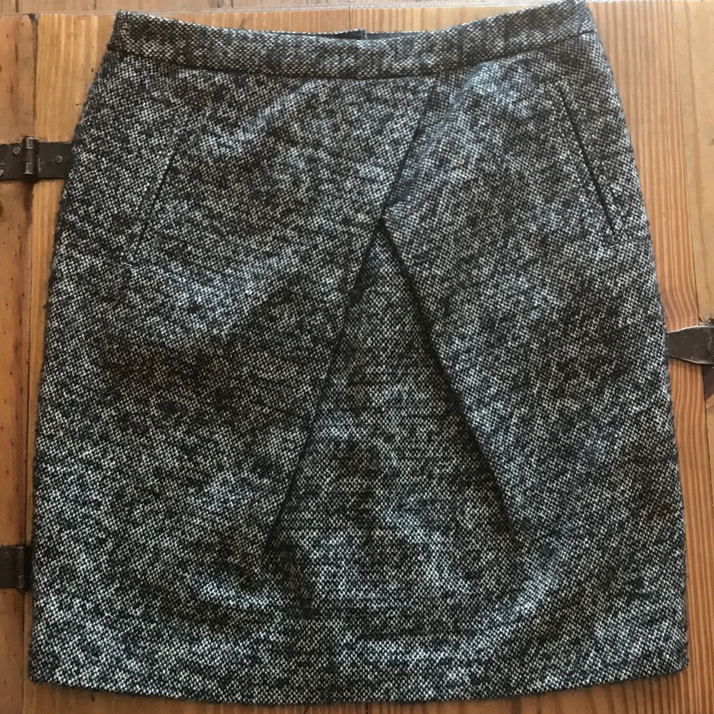 Black and white wool knee-length skirt